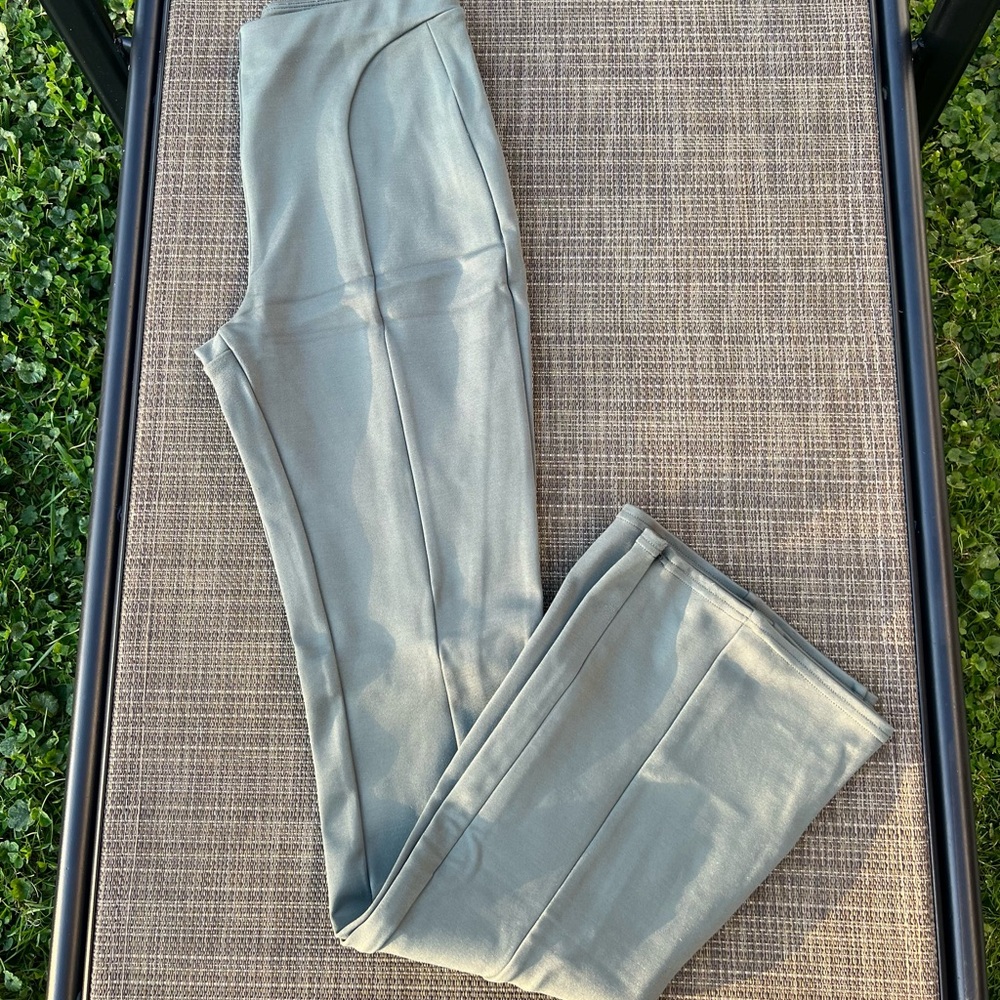 Alo Yoga hi waist 7/8 zip it flare legging - dark cactus - Picture 6 of 10